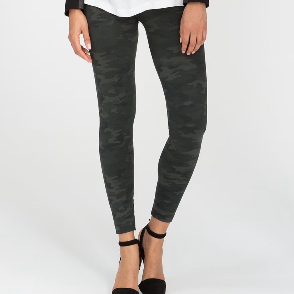 SPANX Seamless Green Camo Leggings Small Shaping Ankle